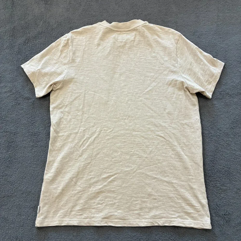 Guess Beige Casual Short Sleeve Chest Pocket Crewneck T-Shirt Men’s Size Medium - Picture 2 of 10